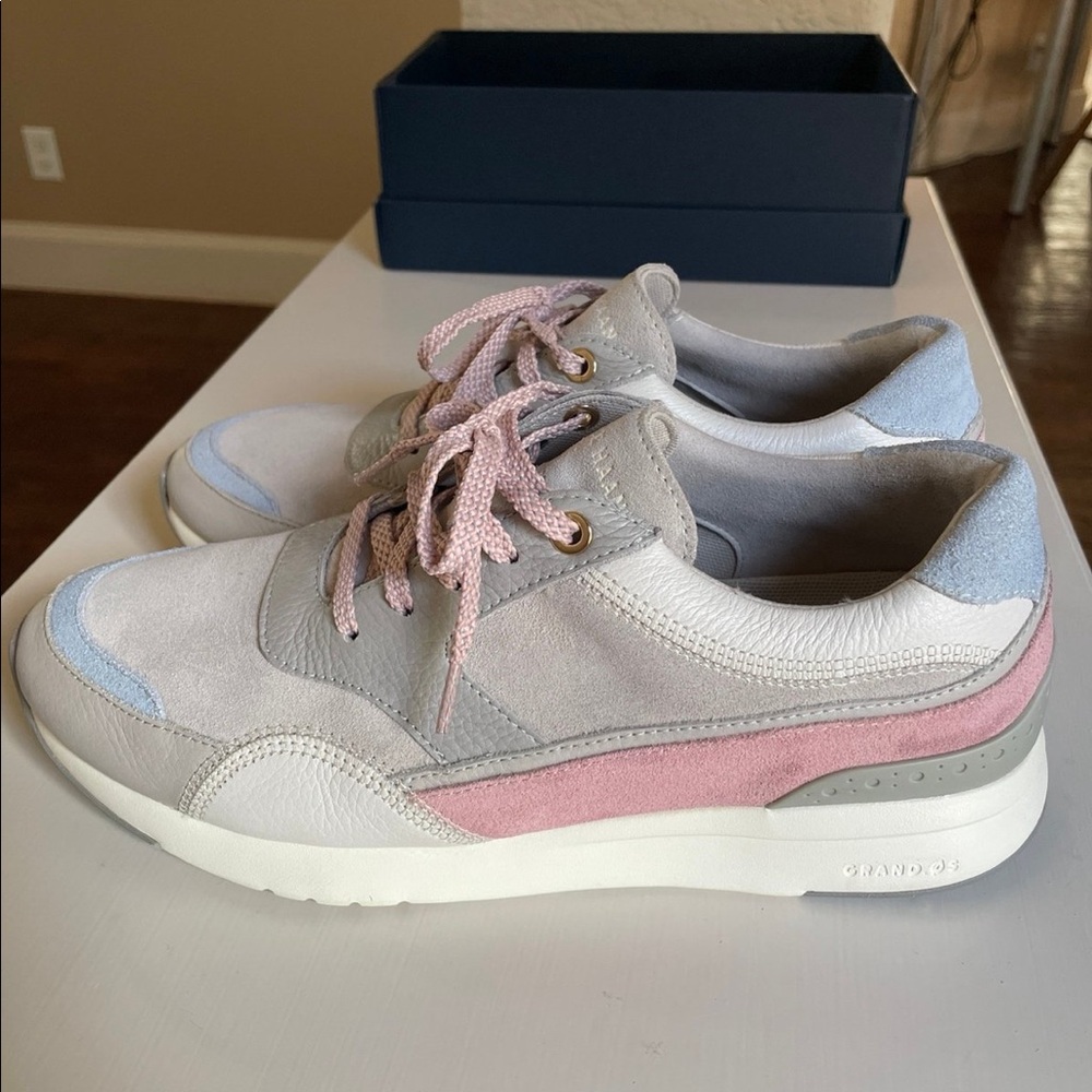 Like new Cole Hann Grandpro women’s sneakers in size 9